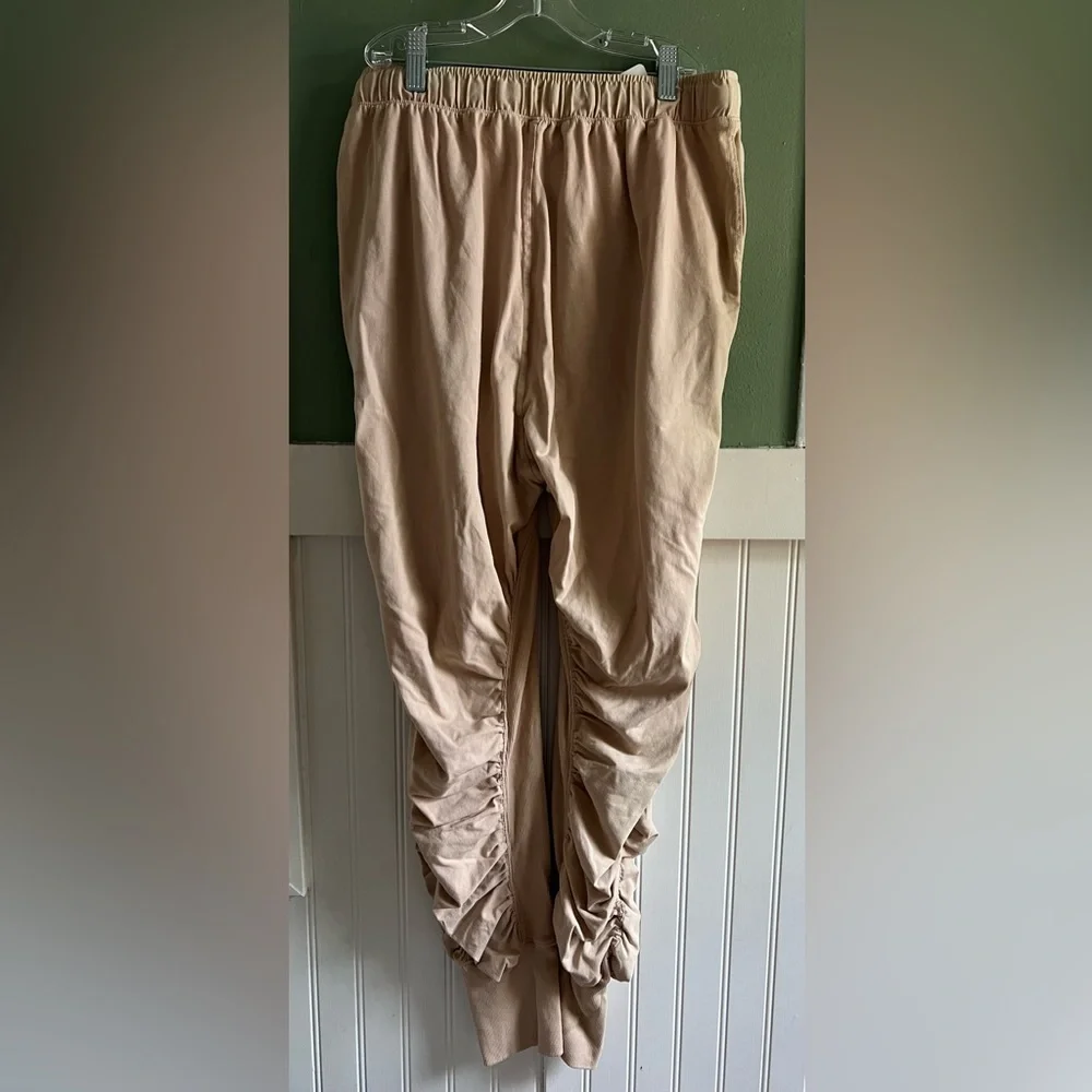 Free People Movement Hot Shot Shirred Pants in Beige Size S NWT